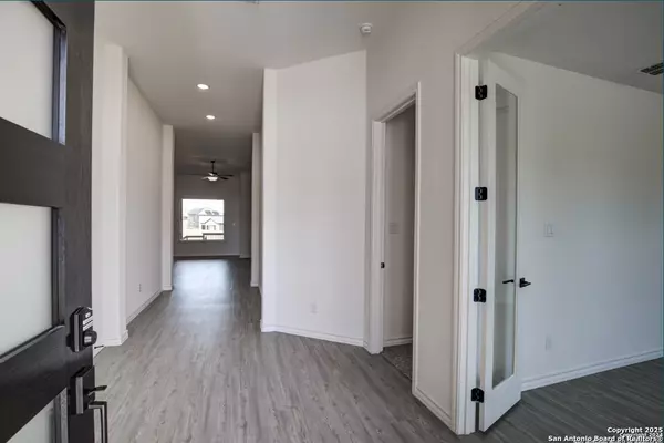 Castroville, TX 78009,137 HIGHLAND PARK