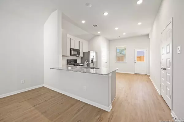 San Antonio, TX 78224,2338 Pink Pearl