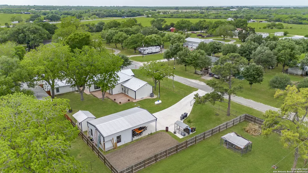 330 County Road 374, Hobson, TX 78117