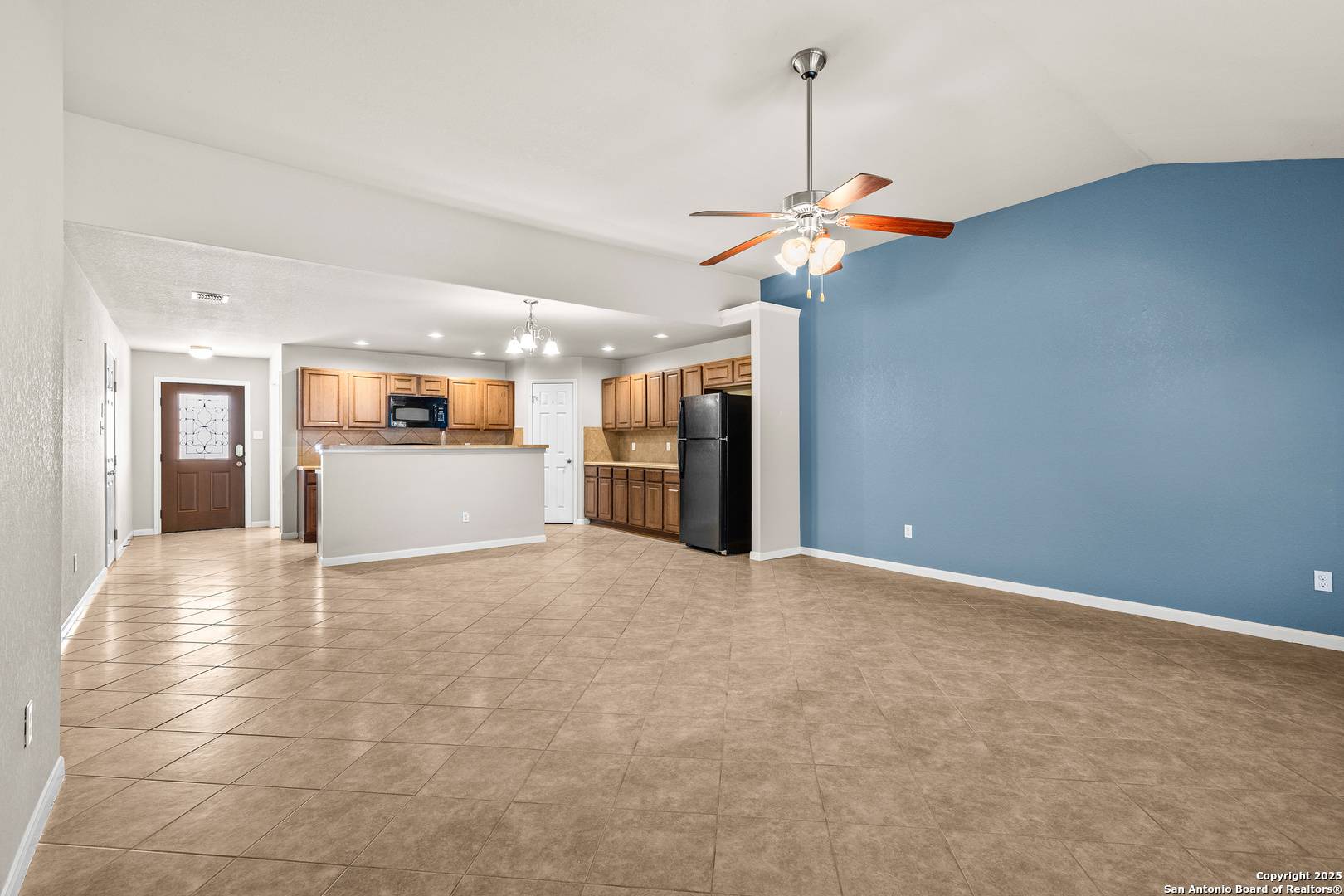 Converse, TX 78109,3919 Maiden Way