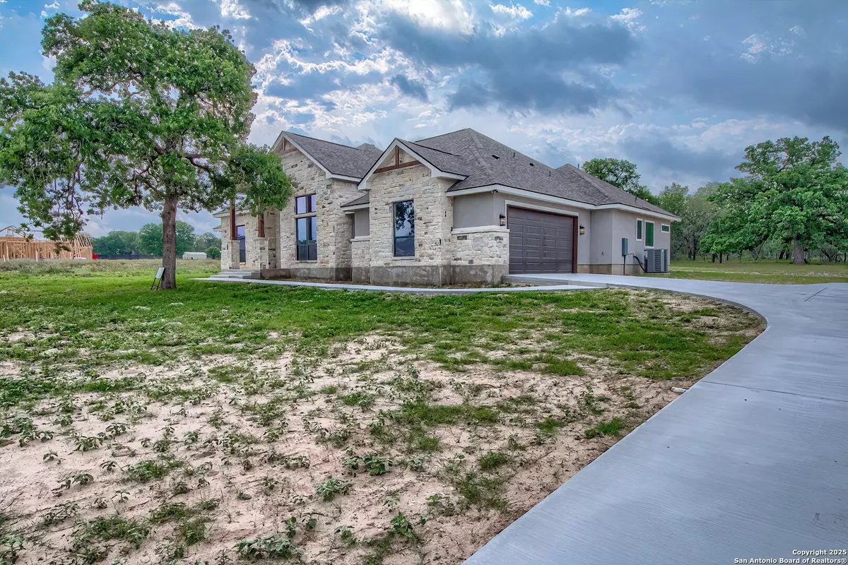 La Vernia, TX 78121,104 Hondo Ridge