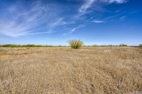 000 ERNST RD, Pleasanton, TX 78064