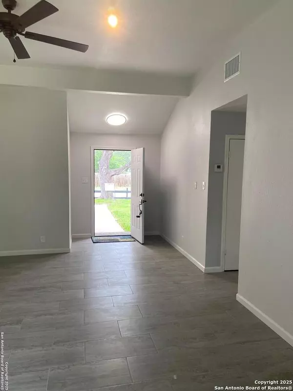 Live Oak, TX 78233,11009 Forest Crown