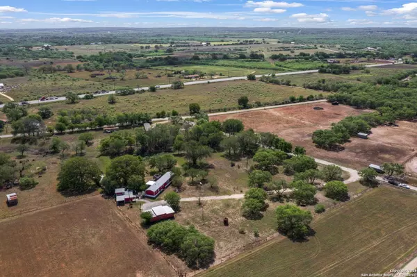 410 rodeo dr, Seguin, TX 78155