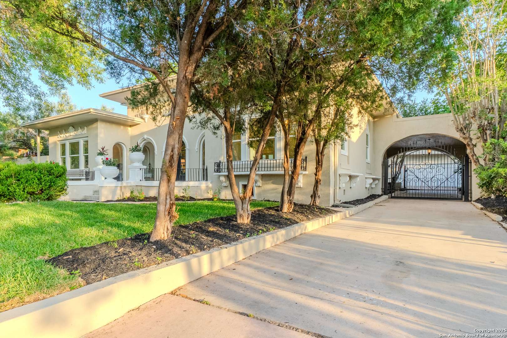 San Antonio, TX 78209,520 Queen Anne