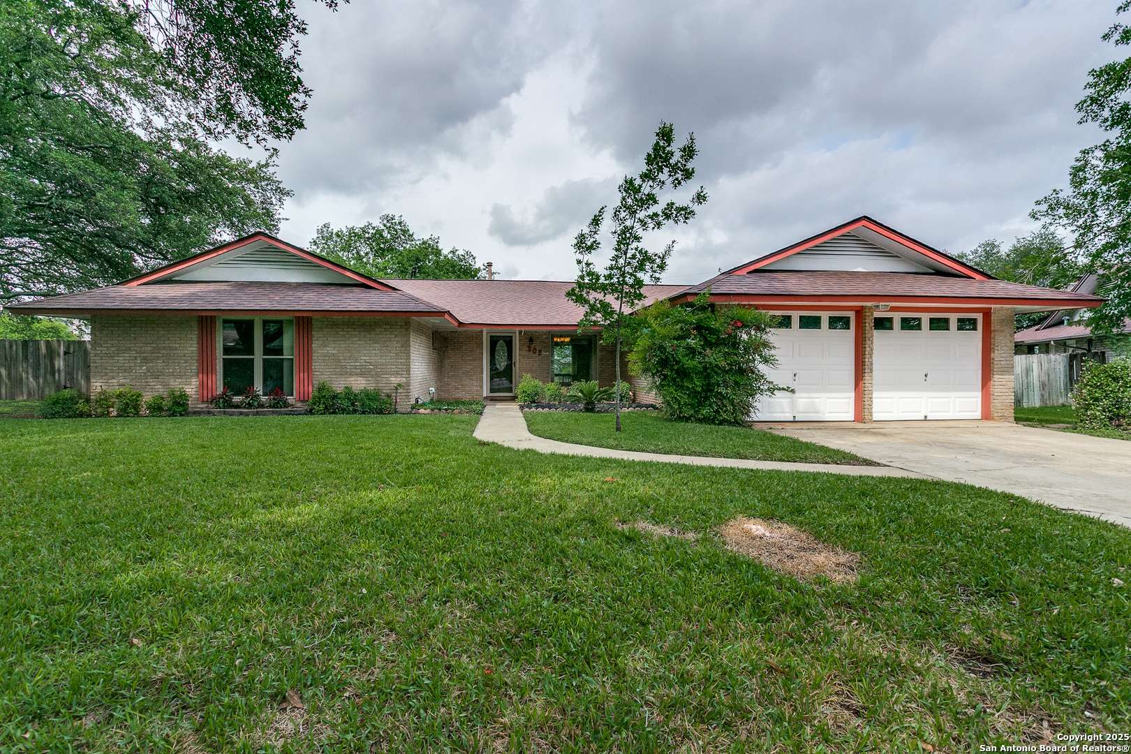 302 Westwind, Windcrest, TX 78239