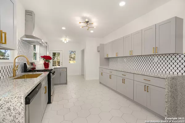 1719 Dawson St, San Antonio, TX 78202