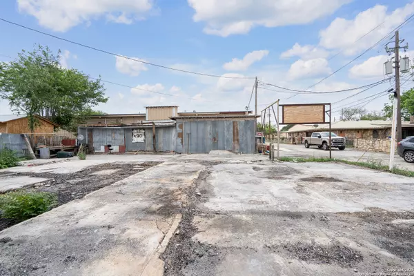 Brackettville, TX 78832,108-106 Pear