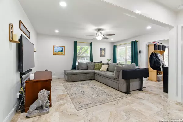 Windcrest, TX 78239-2538,614 MOORSIDE DR