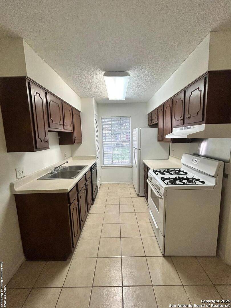 San Antonio, TX 78216,811 Jackson Keller UNIT 8