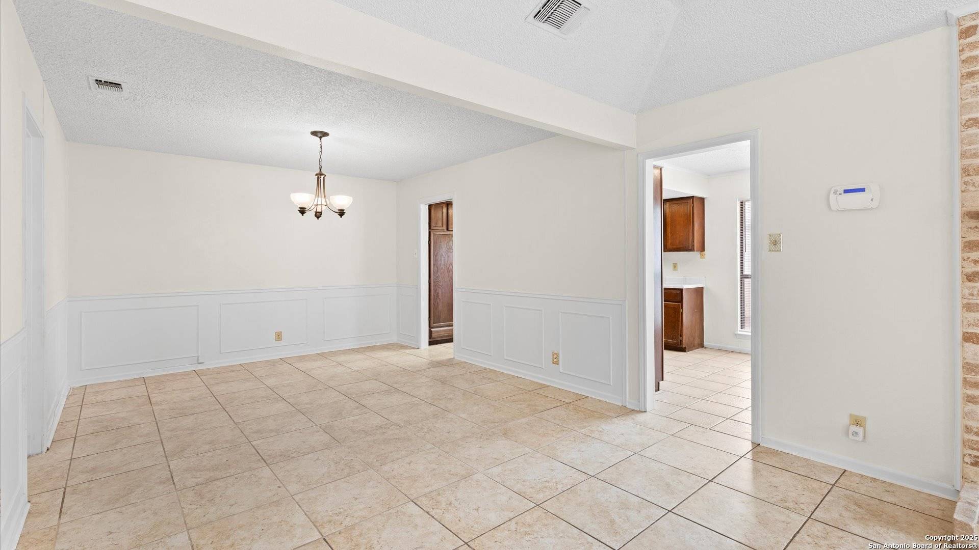 San Antonio, TX 78239,5864 Royal Ridge