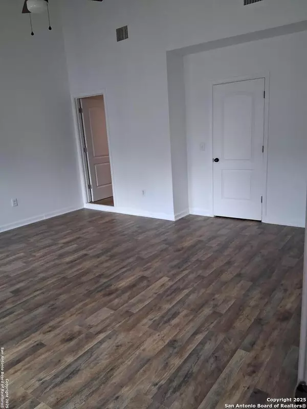 San Antonio, TX 78239,8424 FOREST RIDGE