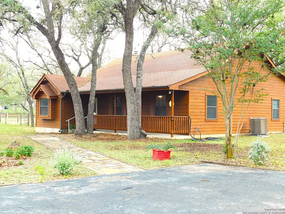 Floresville, TX 78114,525 Cherry Ridge
