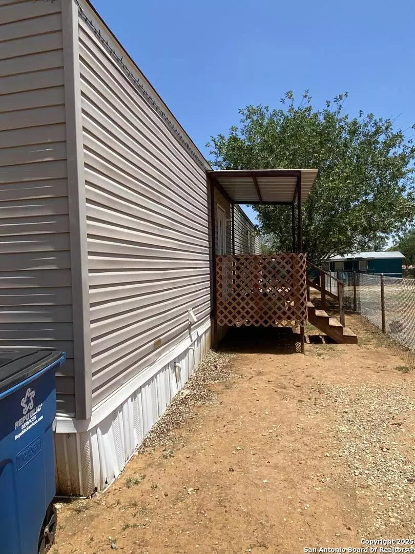 Dilley, TX 78017,311 N Darlington