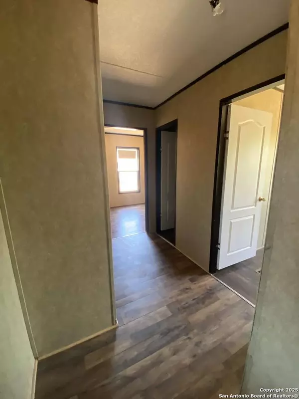 Dilley, TX 78017,311 Darlington