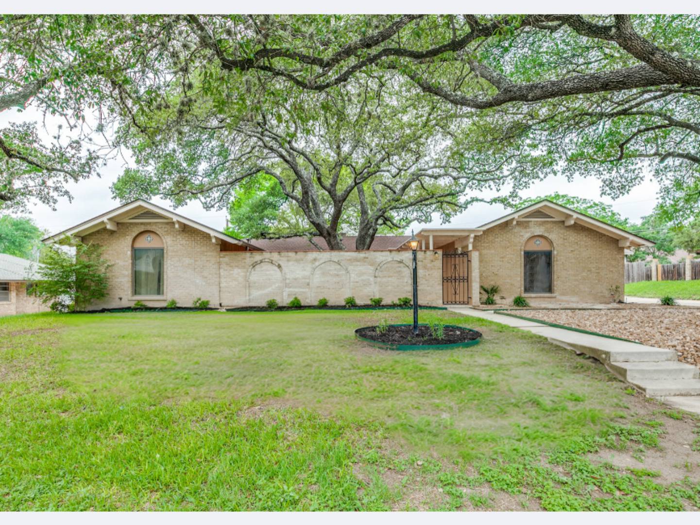 111 Cotillion, Castle Hills, TX 78213