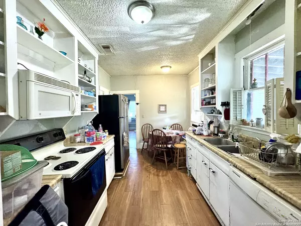Luling, TX 78648,512 Travis St