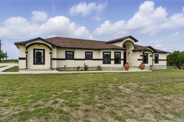 1110 Atascosa County Road 101, Floresville, TX 78114