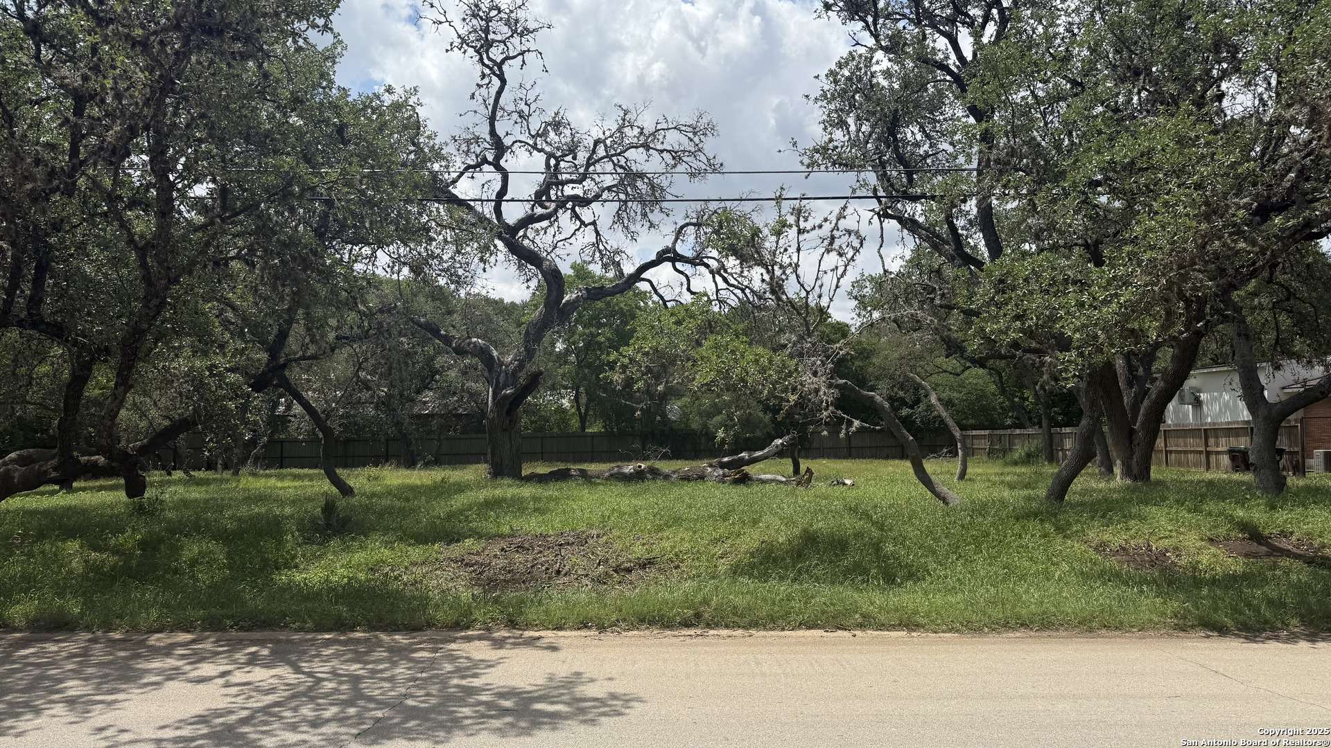 Hollywood Park, TX 78232,324 fleetwood