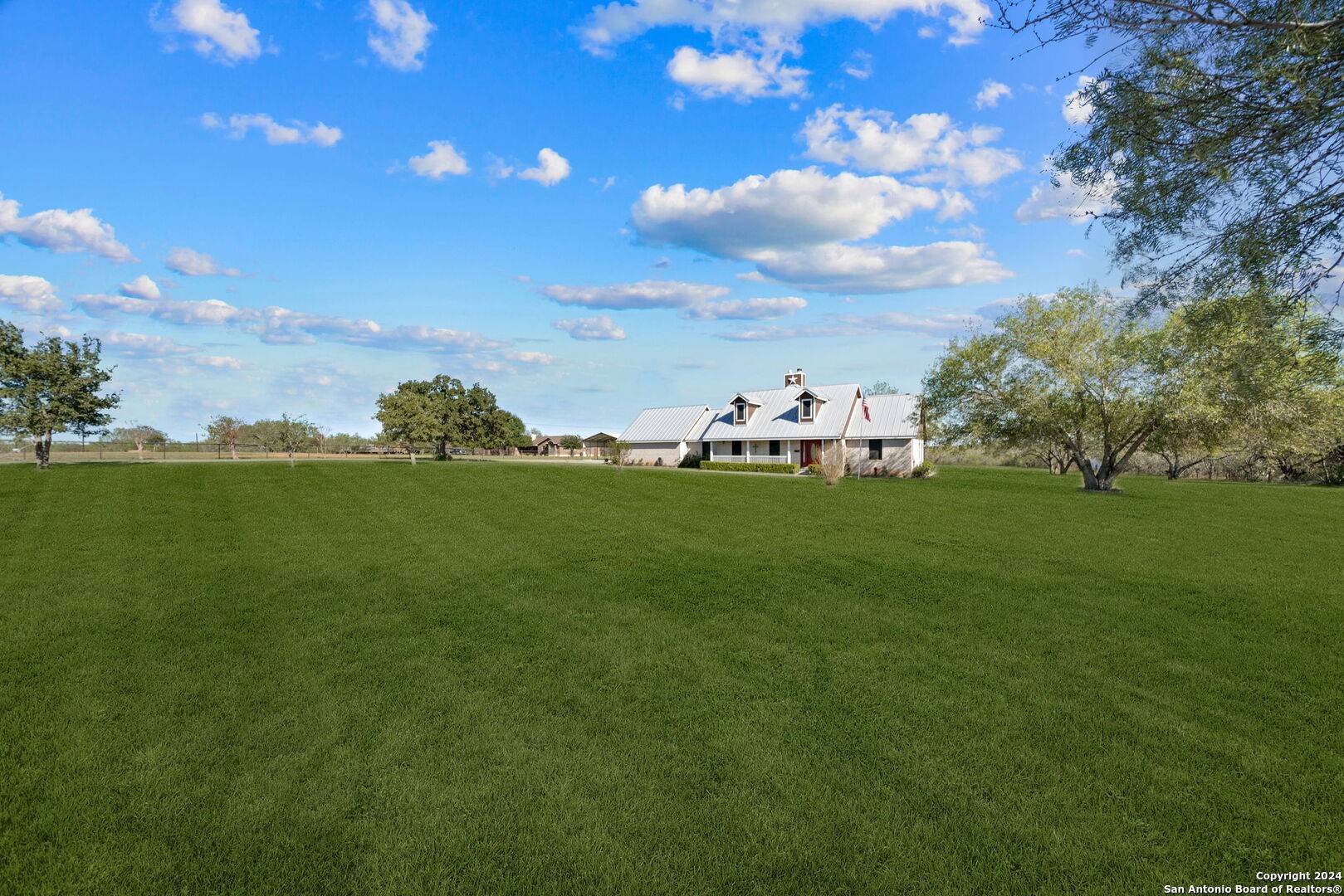 Adkins, TX 78101,136 Country Place