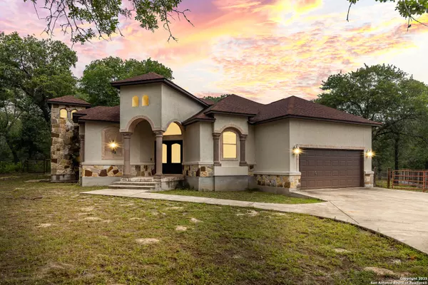 105 Saddle Up, La Vernia, TX 78121