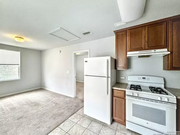 San Marcos, TX 78666,340 Perry UNIT GARAG