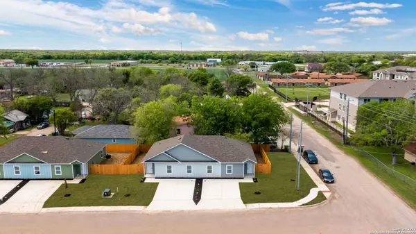 Seguin, TX 78155,513-515 Hudson St