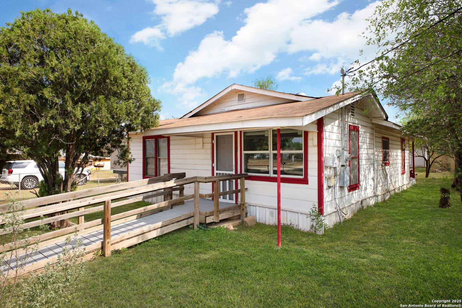 229 Colungo St., Dilley, TX 78017