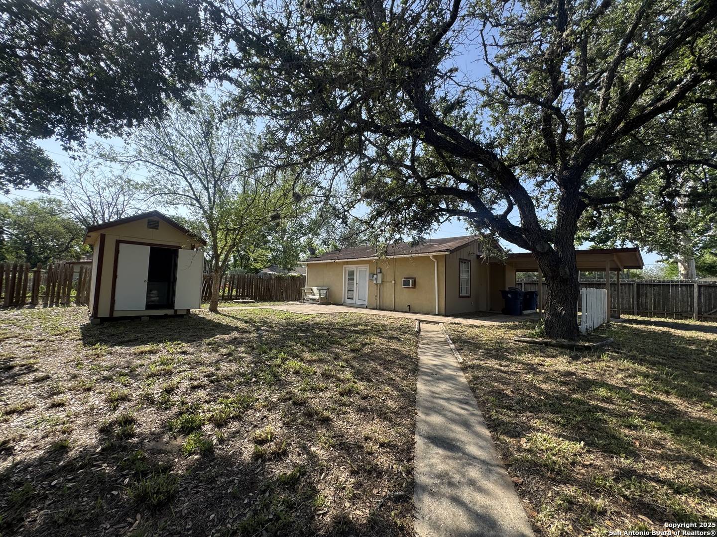 Pleasanton, TX 78064,810 High Meadow