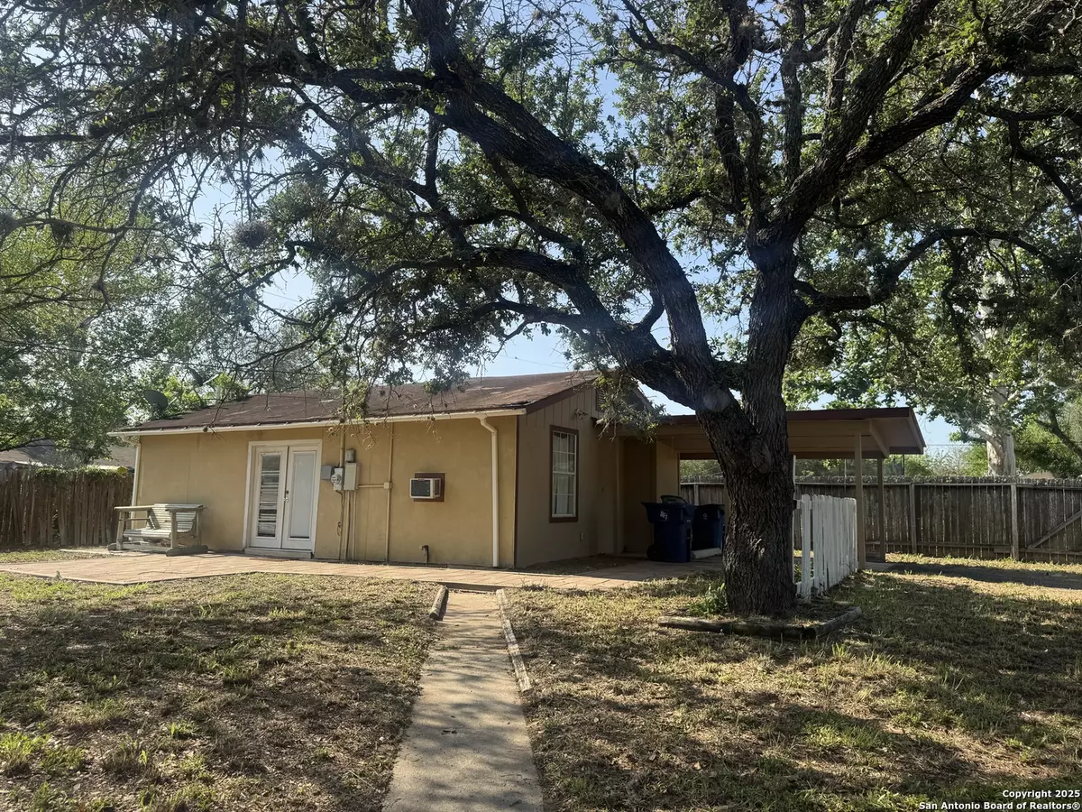 Pleasanton, TX 78064,810 High Meadow