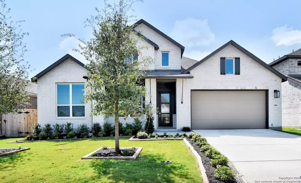 186 Lacey Oak, Castroville, TX 78009