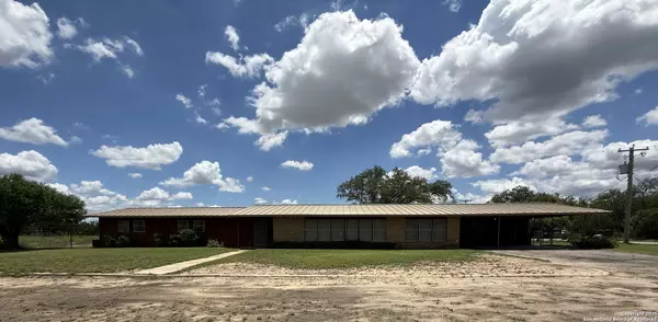Crystal City, TX 78839,520 12th