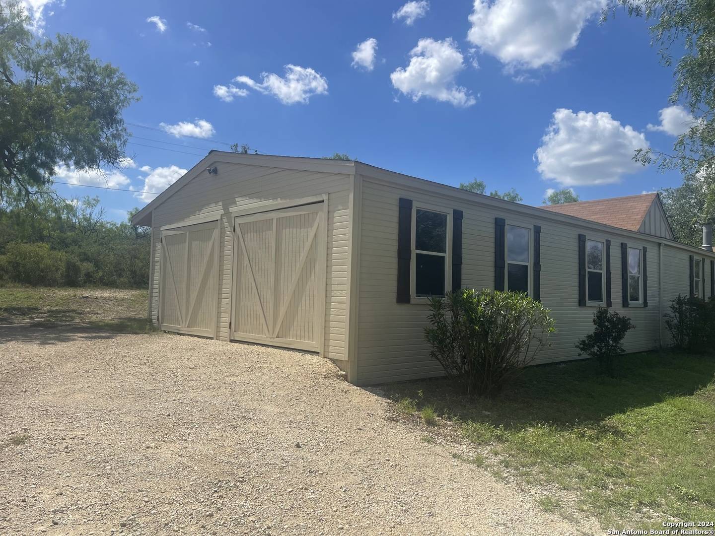Castroville, TX 78009-1931,120 COUNTY ROAD 5636
