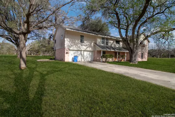 Seguin, TX 78155,7 Glen Cove Dr