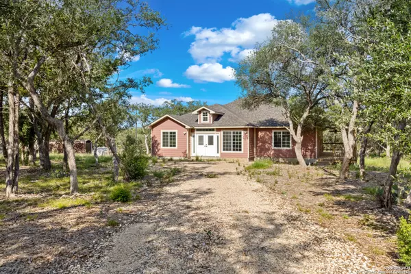 423 County Road 2471, Hondo, TX 78861