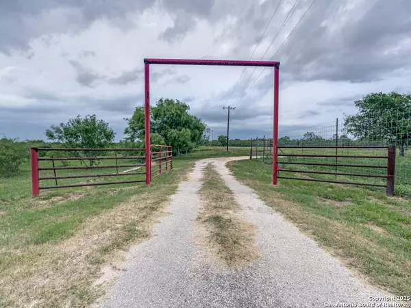 Pleasanton, TX 78064,315 Simon