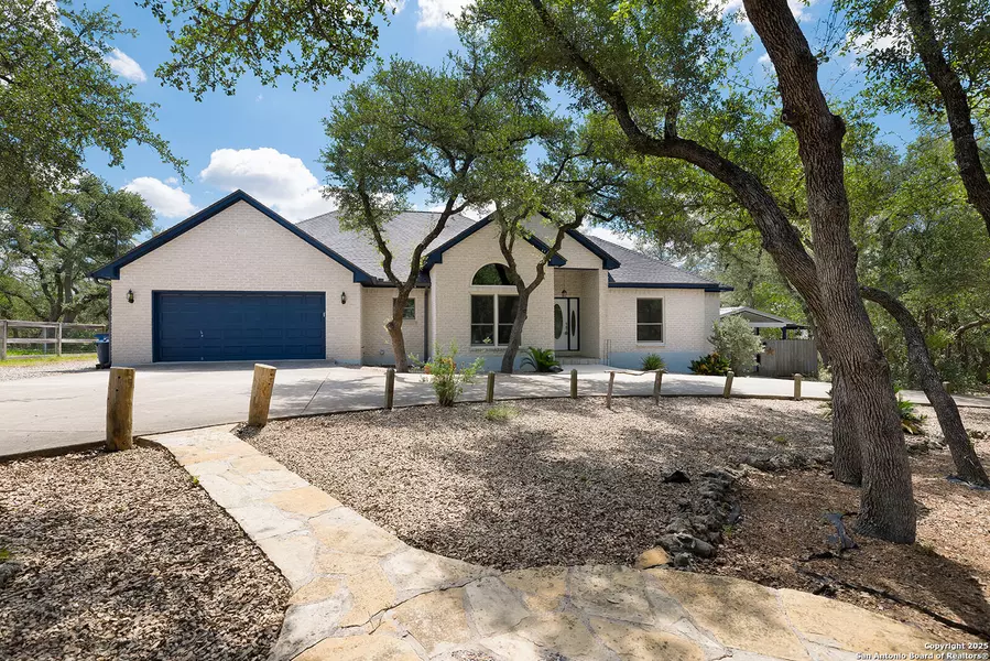 552 Mountain Oaks, Canyon Lake, TX 78133