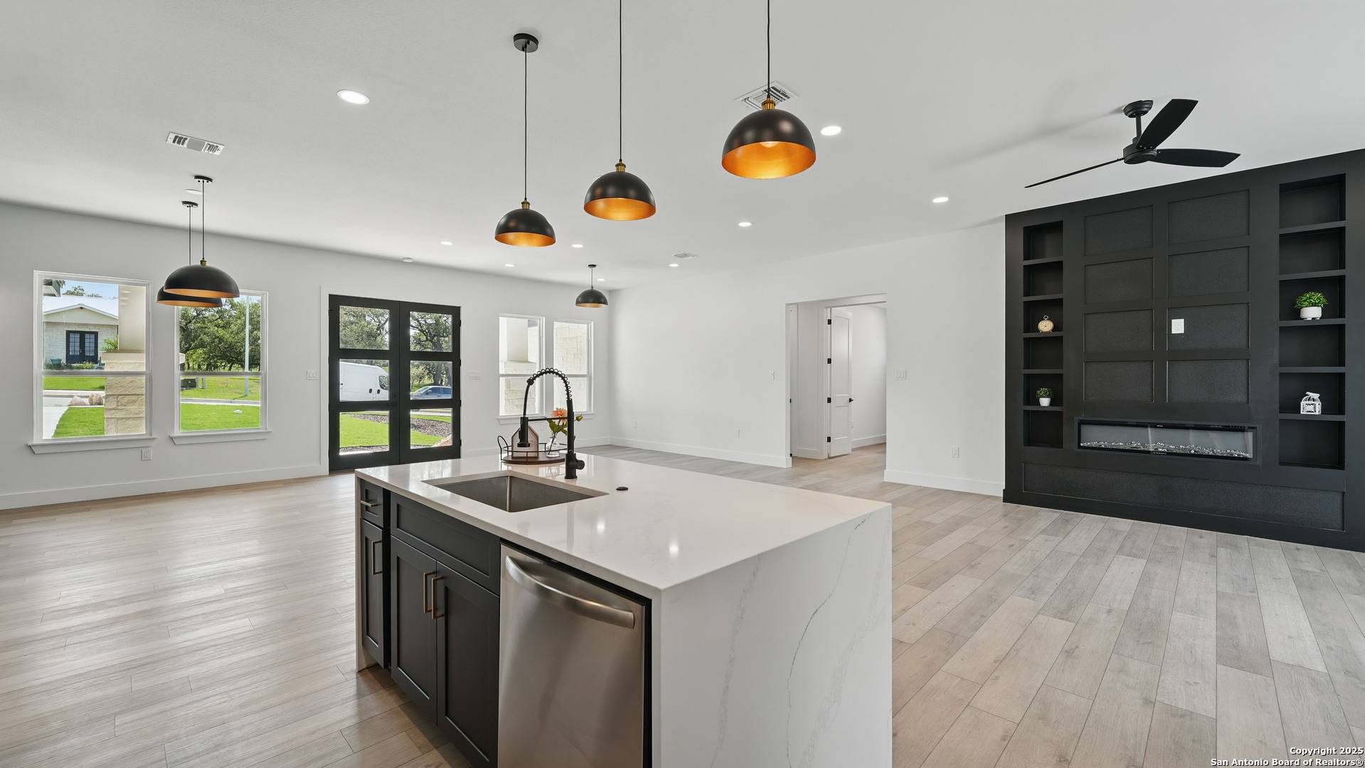 Boerne, TX 78006,104 Creede St