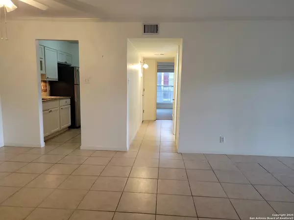 8702 Village Dr UNIT 204, San Antonio, TX 78217
