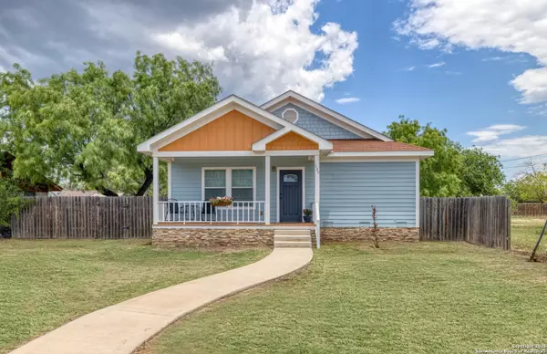 120 Brazos, Uvalde, TX 78801