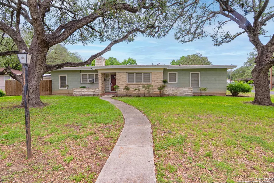 451 Burges, Seguin, TX 78155