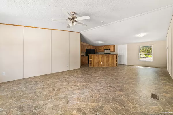 Lytle, TX 78052,823 County Road 6850