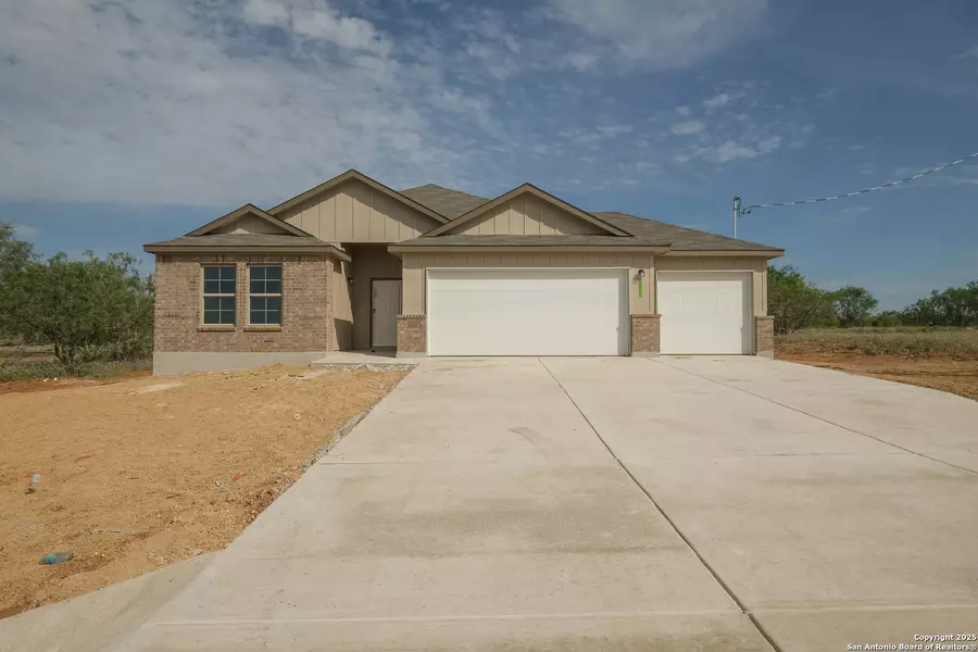 141 Cheyenne Drive, Floresville, TX 78114-0106