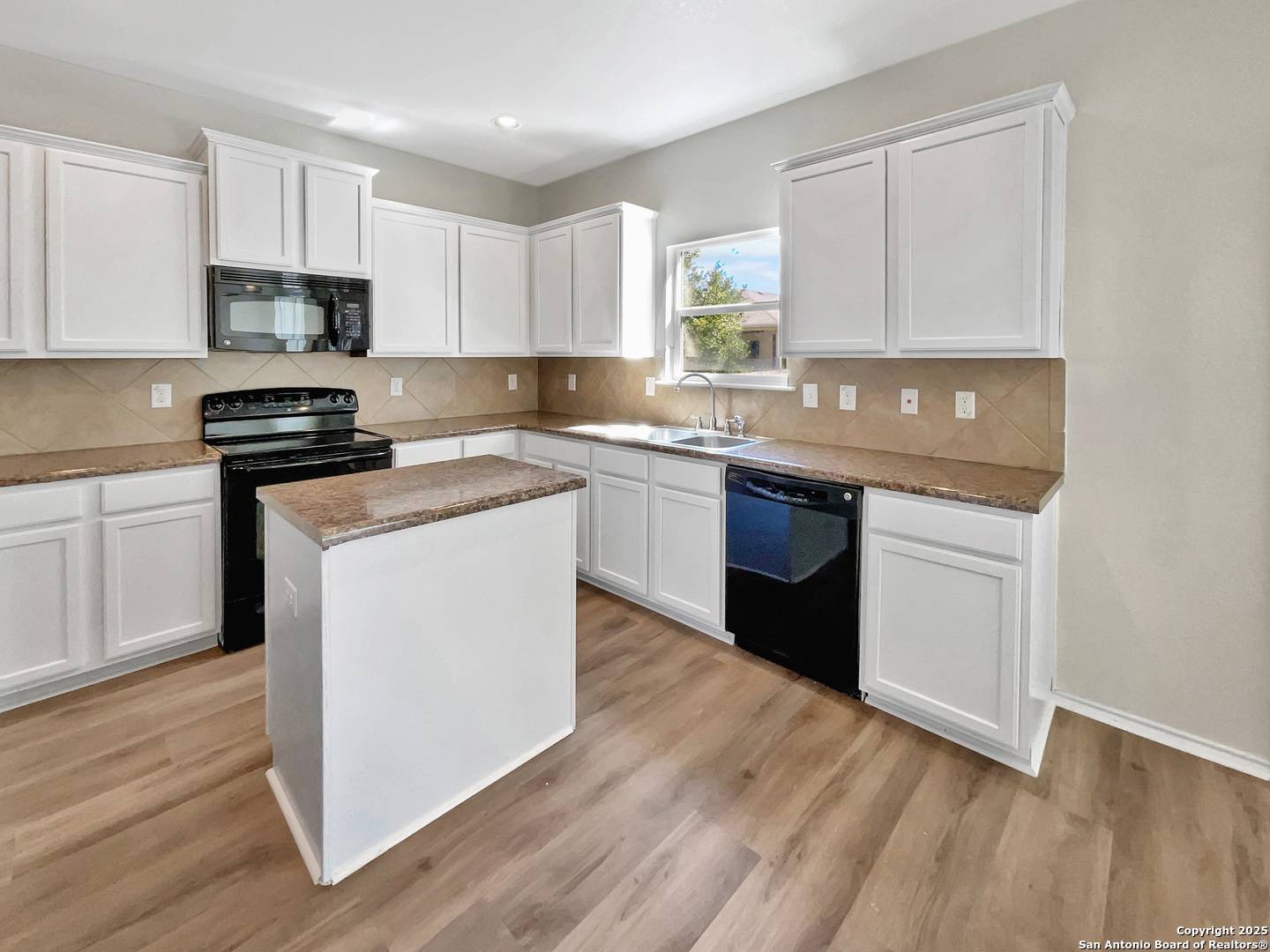 Schertz, TX 78108,737 Hightrail