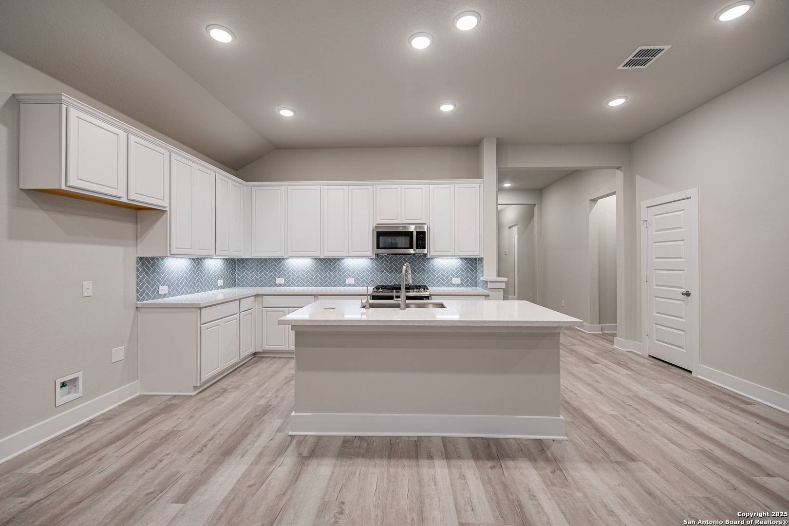 Castroville, TX 78009,140 Cherrybark Oak