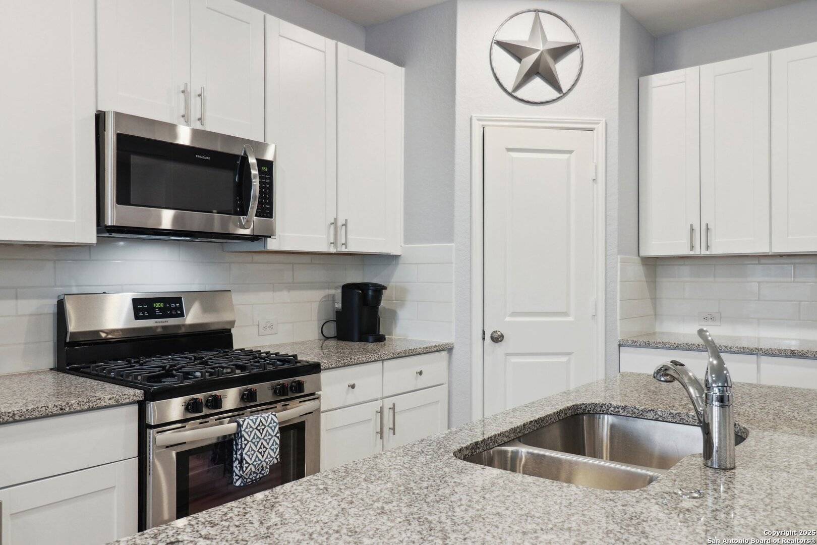 Seguin, TX 78155,8911 Rancher place