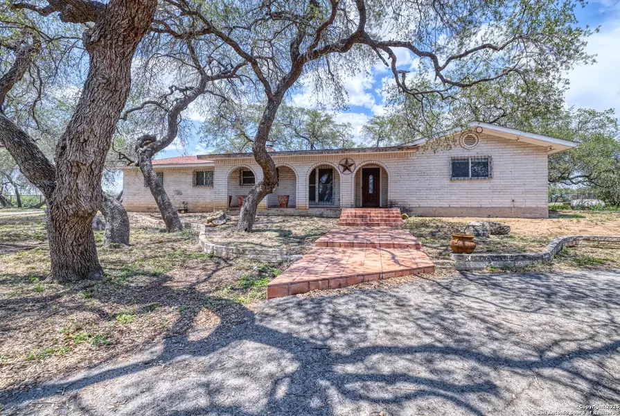 5804 Us Highway 90, Uvalde, TX 78801