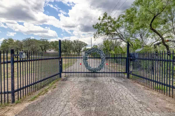 Uvalde, TX 78801,5804 Us Highway 90