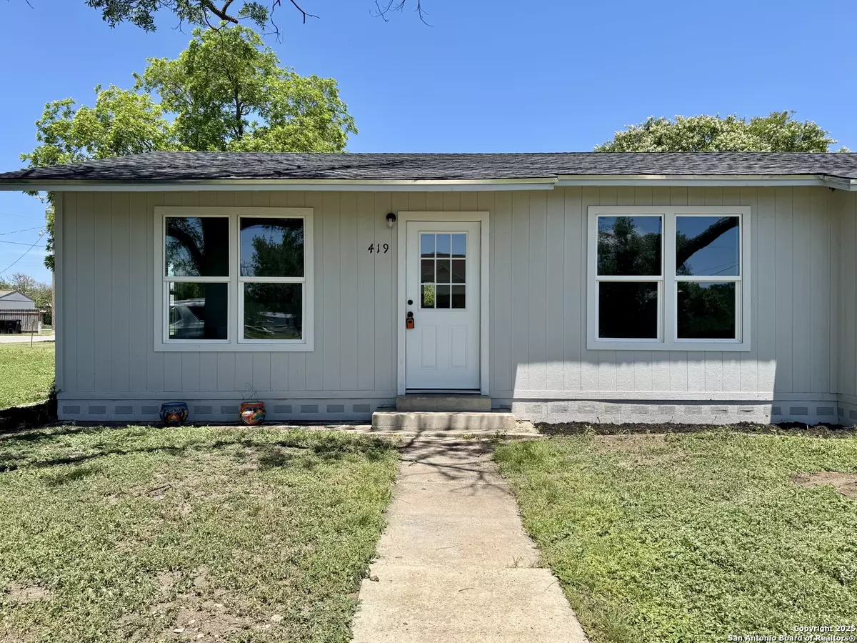 Sabinal, TX 78881,419 Culberson