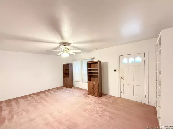 Lytle, TX 78052,18602 N Prairie